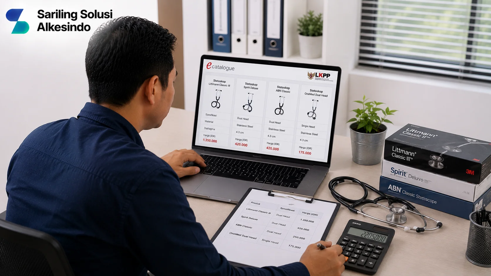 Ilustrasi harga e-Katalog stetoskop terbaru yang menampilkan proses pengecekan katalog elektronik, perbandingan harga berbagai model stetoskop, spesifikasi produk, kalkulator, dan perlengkapan medis dengan logo Sariling Solusi Alkesindo.