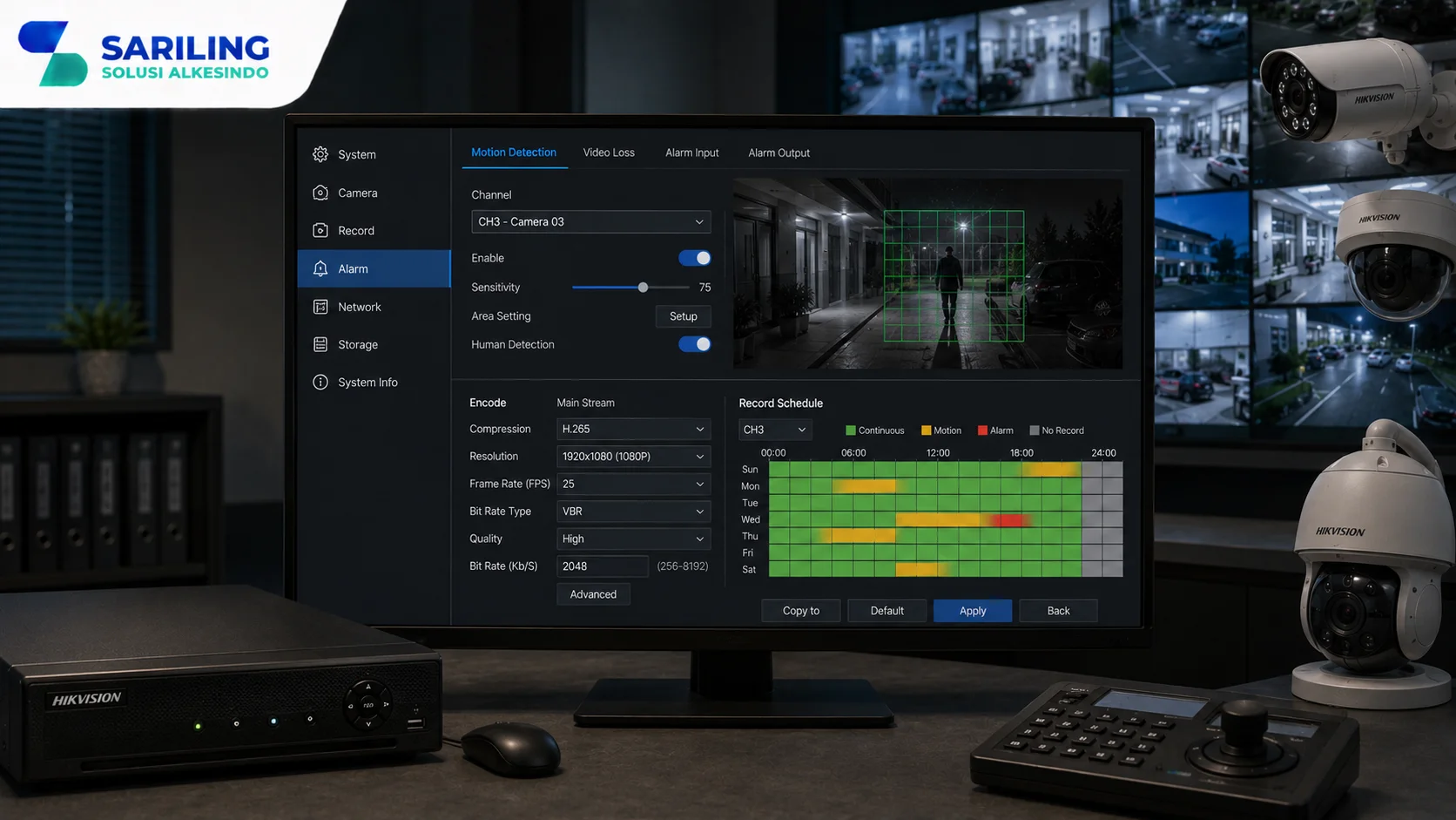 Foto realistis sistem CCTV modern yang menampilkan menu pengaturan motion detection, kompresi video H.265, dan jadwal perekaman pada monitor DVR/NVR di ruang kontrol keamanan profesional, lengkap dengan logo Sariling Solusi Alkesindo di pojok kiri atas.